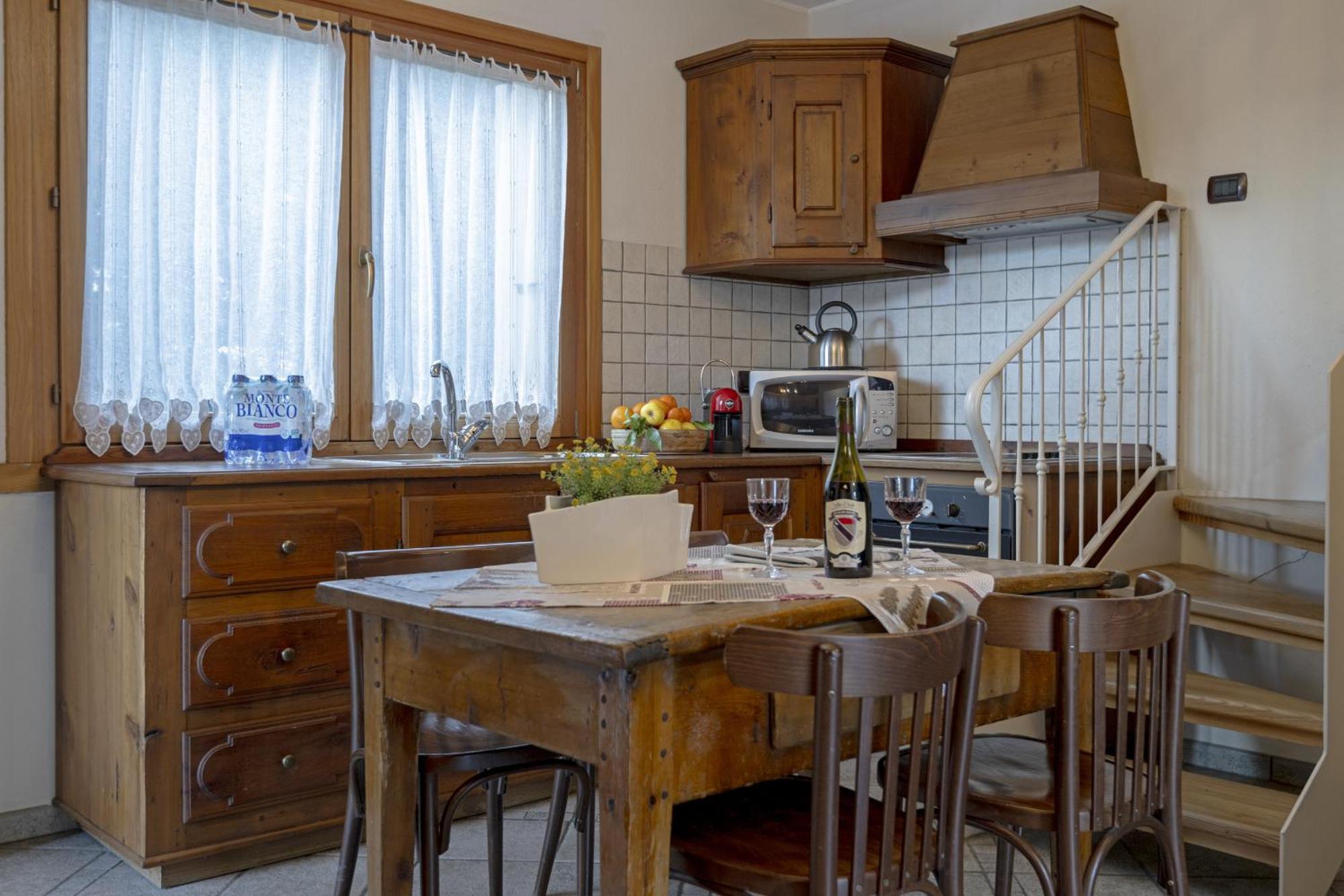 Au Petit Chevrot Aparthotel Aosta