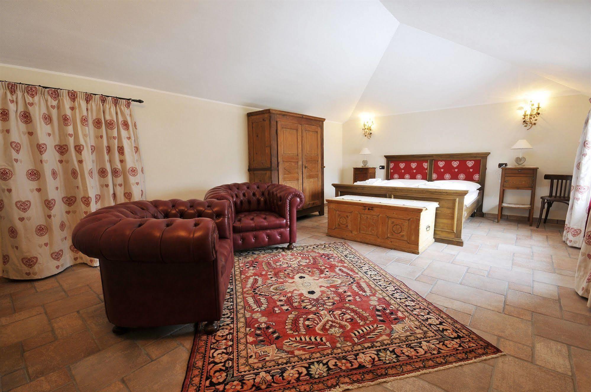 Au Petit Chevrot Aparthotel 2*